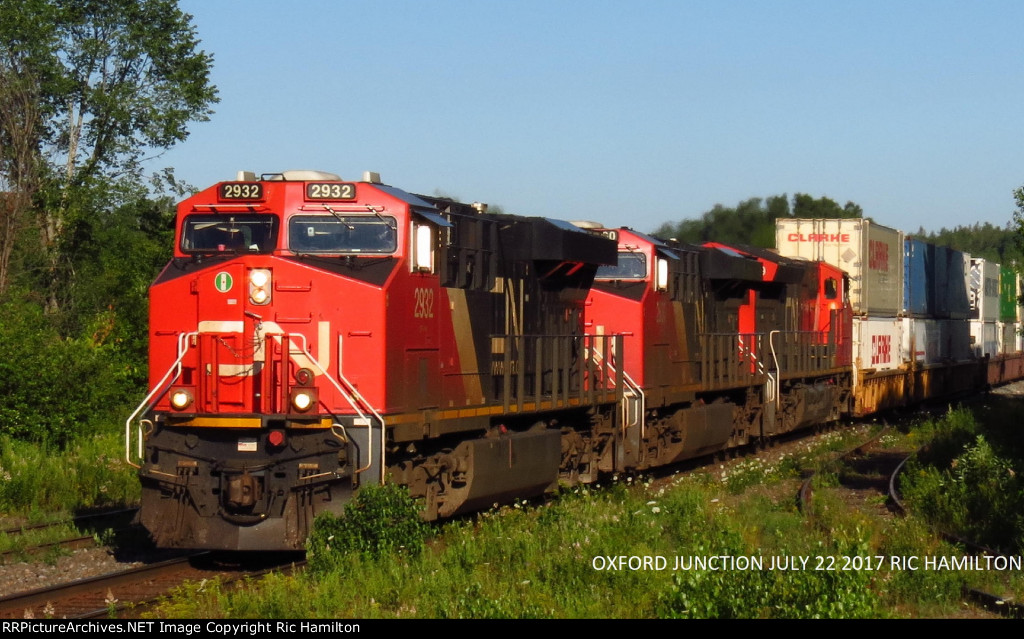 CN 2932